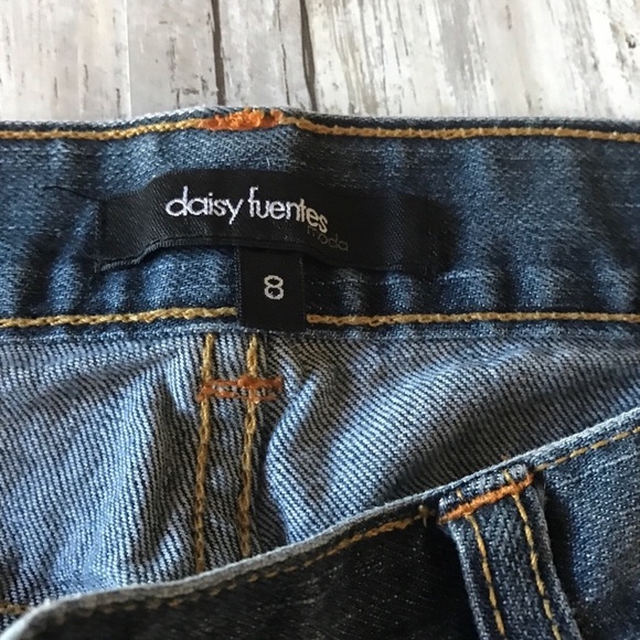 Boho DAISY FUENTES Jeans Cuffed Capris Blue Denim Embroidered Size 8 - Picture 3 of 5